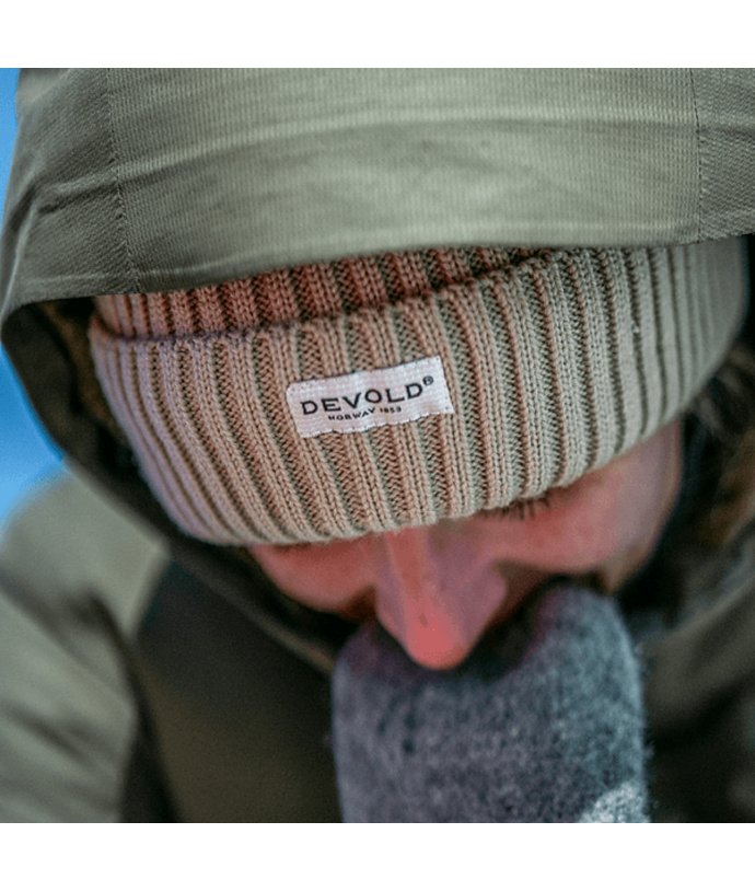 Vlněná čepice s klasickým řádkováním Devold Skolma